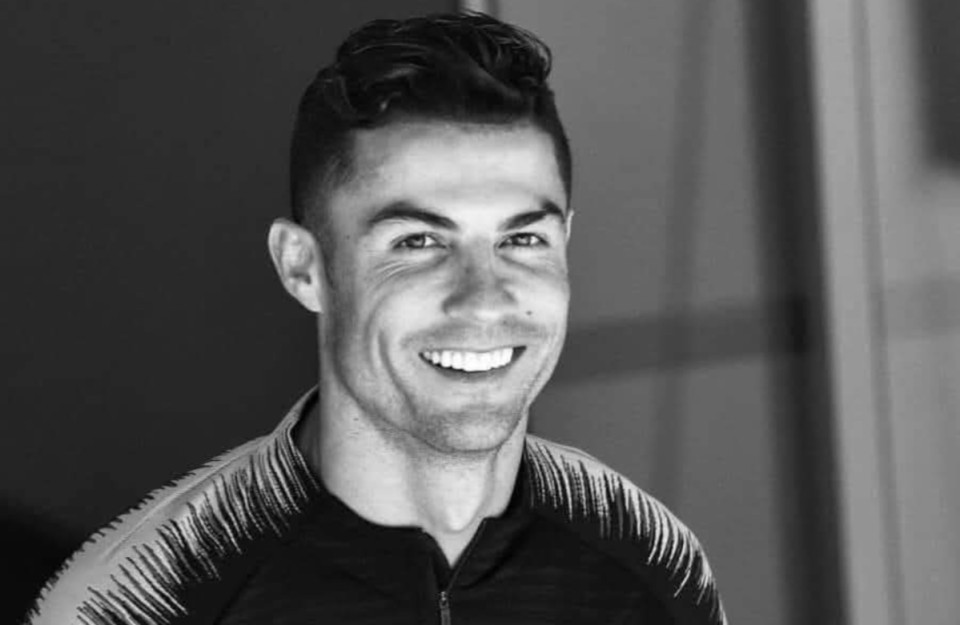 " 15 éves koromban az egyik edzésen a Sportingban az edzőnk megkérdezte mindenkitől egyesével, ki mit szeretne elérni a pályafutása során. Szinte mindenki azt felelte, a Portugál első osztályban akar játszani. Mikor rám került a sor, én azt feleltem:"A világ legjobb játékosa akarok lenni, Ferrarival akarok járni edzésre, meg akarom dönteni a létező összes rekordot a futballtörténelemben."Mindenki hangos nevetésbe tört ki,kinevettek az álmaim, a céljaim miatt. Az edzőm azt mondta:Egy ilyen szegény srác ne álmodozzon ilyen nagyot, örüljön ha bekerül valamelyik Portugál kis csapat cserepadjára.A csapattársaim pedig azt fújták hogy még beszélni sem tudok rendesen a Madeirai akcentusom miatt, ilyet még álmodni is óriási vicc. Most, 15 évvel később, több mint 40 autó áll a garázsomban.5 Ferrarim is van közte,ötszörös aranylabdás vagyok, négyszeres aranycipős,a nemzetemmel Európa bajnoki címet nyertem.A Real Madridban én vagyok a történelem legeredményesebb játékosa, én vagyok az első futballista aki dollármilliárdos.Kíváncsi voltam ezek az emberek akik kinevettek, mire vitték az életben. Az edző egy portugál másodosztályú csapatot irányít,a többi játékos akik gúnyos kacajba kezdtek, felhagytak a profi labdarúgással. Alkalmi munkákból élnek.. Én, viszont soha nem adnám vissza nekik a megalázást amit ők adtak nekem. Inkább támogatom a nehéz sorsú embereket, a betegeket, a szegényeket.Nagyon fontos a megbocsátás, mert ha jót cselekedsz, Isten duplán adja vissza! Ezért mondom mindig, soha ne érdekeljen más véleménye,ha meg tudod álmodni a célod, meg is tudod valósítani."/Cristiano Ronaldo/