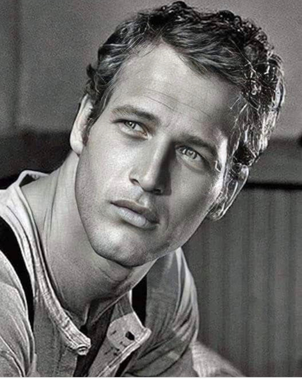 A pénz színe című film forgatása alatt, 1985-ben Paul Newman meglepte a stábját egy váratlan döntéssel. A szerződéses tárgyalások során luxusszállások, napi borkiszállítások és magánszakácsok is szerepeltek a kívánságlistáján. Ám a forgatás megkezdése előtt Newman csendben eltörölt minden egyes kiváltságot. A felszabadult összegeket egy chicagói gyermekkorháznak adományozta, amely a forgatási helyszín közelében működött. A kórház vezetése meglepődve fogadta az anonim, de jelentős támogatást, amely mindenféle felhajtás nélkül érkezett. Csak jóval később derült ki számukra, hogy ki volt a nagylelkű adományozó.Ez a minta több más filmforgatás során is megismétlődött az 1980-as években. Newman rendszeresen szerepeltetett túlzó luxuskéréseket a szerződéseiben – limuzinokat, ötcsillagos lakosztályokat, exkluzív étkeztetést. Miután a stúdió jóváhagyta a költségvetést, Newman utasította a csapatát, hogy töröljenek minden luxuselemet. Az így felszabadult összegeket gyermekkorházaknak utalták át a forgatási helyszínek közelében – gyakran névtelenül, mindig csendben.Egy producer, aki A pénz színe forgatásán dolgozott, megosztott egy pillanatot, amely szerinte jól összefoglalja Newman filozófiáját:– Azt mondta nekem: „Ha már valaki fizet a borért, akkor legyen az inkább azoknak a gyerekeknek, akiknek sosem volt igazságos esélyük.”Ugyanabban a héten egy New York-i gyermekkorház is nagy összegű adományt kapott, amikor egy másik Newman-film előkészületei zajlottak.Newman sosem verte nagydobra ezeket a gesztusokat. Nem hívott riportereket, és nem neveztek el róla kórházi szárnyakat. A hozzáállása csendes, tudatos és mélyen személyes volt. Kollégái és a stábtagok gyakran csak véletlenül értesültek ezekről a tettekről. A Harry & Son forgatásán például egy asszisztens észrevette, hogy Newman minden nap egy szerény bérautóval érkezett, holott a szerződésében luxusjármű szerepelt. Amikor rákérdeztek, csak annyit felelt mosolyogva:– Más is utazhat stílusosan, ha azzal egy gyerek kap egy ágyat.Tettei nem csupán nagylelkűségből fakadtak. Megmutatták önmérsékletét, alázatát, és azt a vágyát, hogy a kiváltságokat valódi célokra fordítsa. Newman tisztában volt azzal, mit jelent a figyelem középpontjában lenni, de szándékosan másokra irányította ezt a figyelmet. Egy stábtag a Blaze című film forgatásáról emlékezett vissza arra, ahogy Newman egy szünetben csendben ült, és helyi klinikák listáját nézegette. Nem a forgatókönyvet vagy a jelmezeit tanulmányozta – egy várostérképpel összevetve azt nézte, hol lenne a legnagyobb haszna az adományoknak.Még a forgatások csendes pillanataiban is egyfajta figyelmesség sugárzott belőle, amit kevesen vártak volna egy filmsztártól. Bár bármikor irányíthatta volna a stábot, gyakran inkább a világosítók vagy statiszták asztalához ült le enni. A The Verdict című film során azt mondta egy kollégájának:– Az év legfontosabb dolga nem a szerepem volt, hanem az, hogy megtudtam: egy gyerek, aki abban a kórházban kapott kezelést, újra tud járni.Newman nem vágyott elismerésre. Amikor egy újságíró a Fat Man and Little Boy forgatásán a híresztelt adományokról kérdezte, viccelődött, és gyorsan témát váltott. Számára az számított, amit az adományok elértek – nem a címlapok. Túl sok mindent látott már a világból ahhoz, hogy a dicséret elcsábítsa.Azok, akik együtt dolgoztak vele, gyakran megváltozva távoztak. Egy operatőr az egyik 1980-as évekbeli filmről elmesélte, hogy miután megtudta, mit tett Newman, ő is elkezdte fizetése egy részét az adott forgatási helyszínhez közeli iskoláknak adományozni. Newman sosem kérte ezt senkitől – példát mutatott, nem utasításokat adott.Paul Newmanra emlékezni annyit jelent, mint emlékezni valakire, aki minden kiváltságot megengedhetett volna magának – de másokat emelt fel helyette. Egy olyan iparágban, amely a látszatra épül, ő csendben azt helyezte előtérbe, ami valóban számít.Bizonyította, hogy a legmeghatóbb jelenetek a kamera mögött történnek – amikor senki sem figyel – és a forgatókönyvet a kedvesség írja.