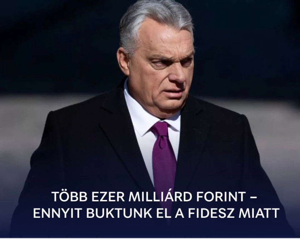Több ezer milliárd forint – ennyit buktunk el a Fidesz miattAz Európai Unióban nincs ingyen pénz. A támogatásokért cserébe átláthatóságot, jogállamiságot és felelős gazdálkodást várnak el. A Fidesz-kormány ezeknek képtelen megfelelni, aminek súlyos ára van – és ezt most mindannyian fizetjük.Néhány beruházás, amire biztosan nem adott volna pénzt az EU:1. Lomb nélküli lombkoronasétány – 60 millió FtTarvágott területre épült „lombkoronasétány”. Fák nélkül.2. Semmibe futó bicikliút (Etyek–Tarján) – 1,26 milliárd FtAlig használják, de teljesen megépült.3. Öveges-program – 7,8 millió euró visszafizetésTúlárazott iskolai laborok, szabálytalanságok miatt büntetés.4. Bükkösdi „sportnapok” – 250 millió FtPapíron rendezvény, a valóságban egy fitneszterem reklámkampánya.5. Tehenészet egy politikus fiának – 700 millió FtNincs tej, nincs forgalom – van támogatás.6. Felcsúti fényágy – 8,75 millió FtGazdaságfejlesztési pénzből sportklubnak fényterápiás ágy.7. Fidesz-iroda uniós pénzből – ismeretlen összegFehérgyarmaton uniós támogatásból épült pártiroda – szabálytalan hasznosítás.8. Kazári halgazdaság – 117 millió FtNincs működési engedély, de a támogatás kiment.9. K+F céghálózat – 28,3 millió euró31 pályázat, egyetlen céghálózat, visszafizetési javaslat csalás miatt.10. Szikszói ingatlanmutyi – 30 millió FtElőbb nyerték el a támogatást, mint hogy megvették volna az ingatlanokat. Nem történt beruházás.Visszavesszük, ami a miénk – A TISZA hazahozza az uniós pénzeket, és véget vet annak, hogy azokat kevesek gazdagodására, ne pedig az ország javára fordítsák. ❤️🤍💚