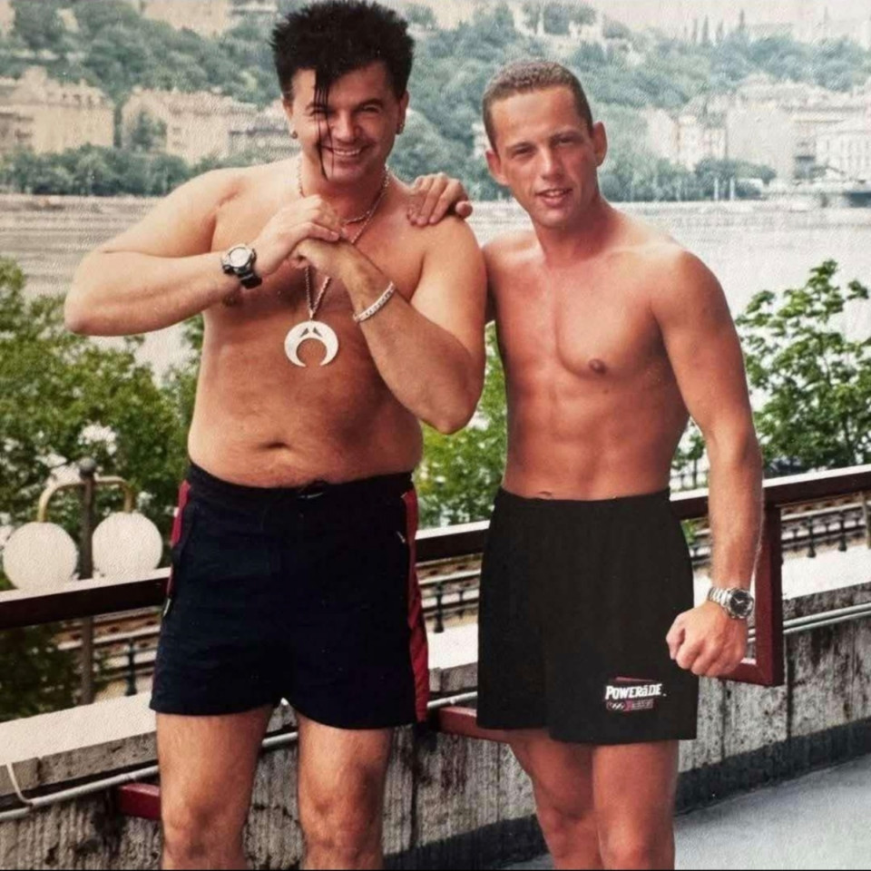 Steven Seagal és Jean Claude Van Damme a 90-es évek elején amikor kis időre kibékültek😂😂😂