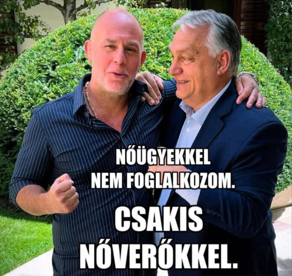 Fekete-Győr András írásaMiniszterelnök úr! „Testen, csöcs alatt, bordán... Akkor összeroskad és elhallgat.” Ezt a tanácsot az ön újdonsült cimborája, Dopeman adta nevetgélve egy közismert erőszaktevőnek, VV Cristofelnek. Annak az „embernek”, aki úgy összeverte a barátnőjét, hogy a lánynak beszakadt a dobhártyája, és agyrázkódást szenvedett.Elgondolkodott már valaha azon, mit élhetnek át azok a nők, akik rettegve várják a következő ütést? Mit érezhetnek akkor, amikor a földön fekve már csak a fájdalom maradt, és a bénító félelem, hogy vajon élve kikerülnek-e ebből a helyzetből? Ön, aki annyit beszél a család és a gyermekek védelméről, el tudja képzelni ezt a rettegést? Érdekli egyáltalán?Családapaként, férjként, nagypapaként hogyan képes tükörbe nézni úgy, hogy közben egy olyan emberrel alapít „polgári kört”, aki gúnyt űz a nők elleni erőszakból, és azt viccesnek találja?Miniszterelnök úr: a politika világa sajnos gyakran rideg és kegyetlen. Mindketten tudjuk ezt. De én hinni akarom, hogy létezik valami, ami túlmutat a politikai csatározásokon és a napi érdekeken. Valami, ami emberi, ami alapvető, amiben mindannyiunknak egyet kellene értenie.Ez az alap az emberség. Egy vörös vonal, amit soha, senkinek nem szabadna átlépnie, semmilyen vélt vagy valós politikai haszonért cserébe.Tényleg nem érti, milyen üzenetet közvetít, ha Magyarország miniszterelnökeként kezet ráz egy olyan emberrel, aki erőszakról és nőkkel szembeni brutalitásról büszkén és nevetgélve rappel? Vagy pontosan érti, csak már nem érdekli?Gondolt-e arra, mit üzen ez annak a nőnek, aki éppen most gondolkodik azon, hogy feljelentse-e a bántalmazóját, vagy inkább csendben maradjon, mert úgyis hiába kérne segítséget?Mit üzen ez annak a gyermeknek, aki minden éjjel azt hallja, ahogy az apja bántalmazza az édesanyját, és nem érti, miért nem érkezik senki, aki segítene?Mit üzen ez annak a több ezer áldozatnak, akik nap mint nap abban a reményben ébrednek, hogy talán egyszer igazságot kapnak, de csak azt látják, hogy az ország vezetője egy nőket nyíltan megvető figurát választ politikai szövetségeséül?Mekkora bőr kell eleve ahhoz, miniszterelnök úr, hogy a kegyelmi ügy árnyékában, a családja bicskei érintettségét ismerve egy kiskorúak megrontásával hencegő figurát állítson maga mellé, követendő példaként állítva őt Magyarországnak?Tényleg nem maradt már semmi, ami szent lenne önnek? Nincs már olyan vörös vonal, amit ne lépne át a hatalomért?A politika egy dolog, miniszterelnök úr. Pártok jönnek és mennek, a hatalom forgandó. De a tettek örökre megmaradnak. Aki egyedül marad az elvei nélkül, az a nap végén mindent elveszít. Ön legkésőbb jövő év április 12-én.