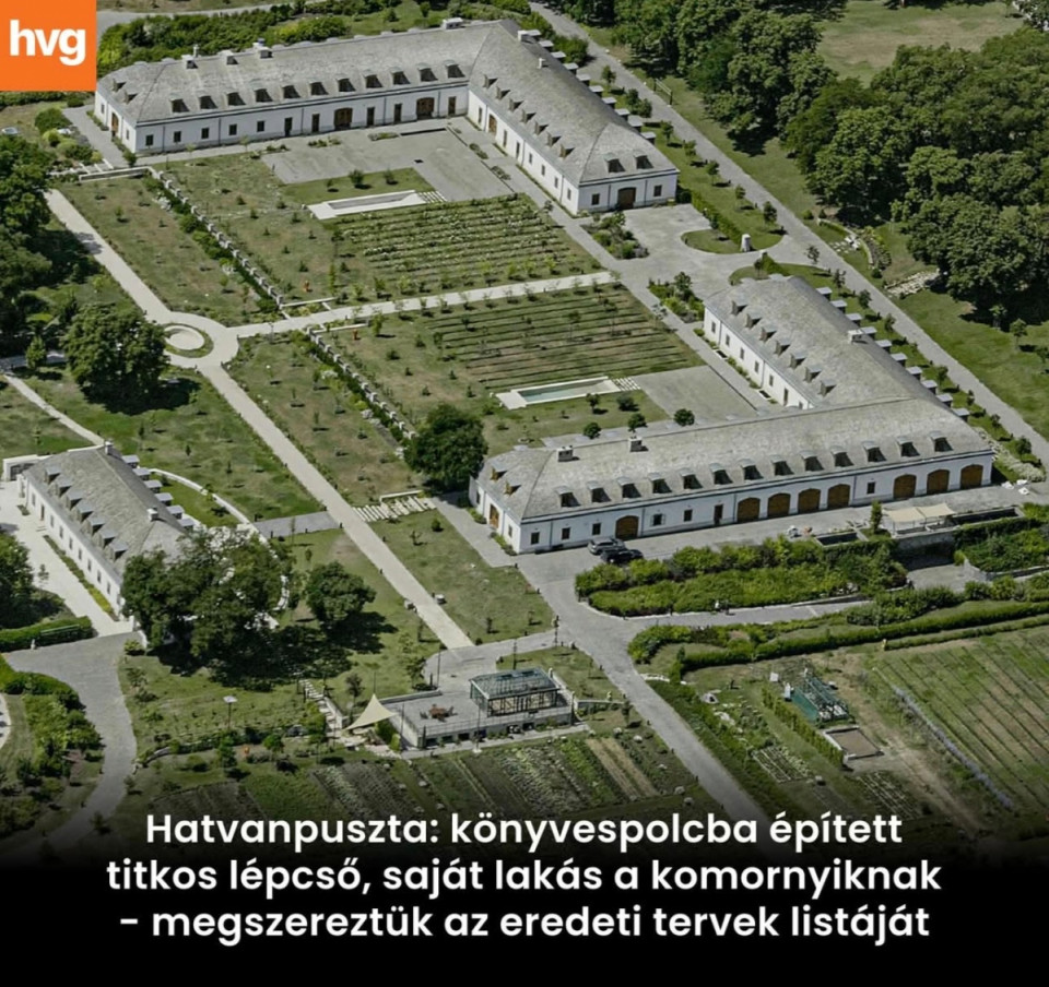 Tudor-kori kastély képe lebeghetett a megrendelő szeme előtt, amikor 2019-ben a megbízott építésszel összeállította hatvanpusztai birtokának koncepcióját. Álmodott magának könyvtárból rejtekajtóval megközelíthető pincét, kereken száz vécét és egy kétszáz fős rendezvénytermet. A részletekhez kattinson a linkre a kép alatti kommentben.