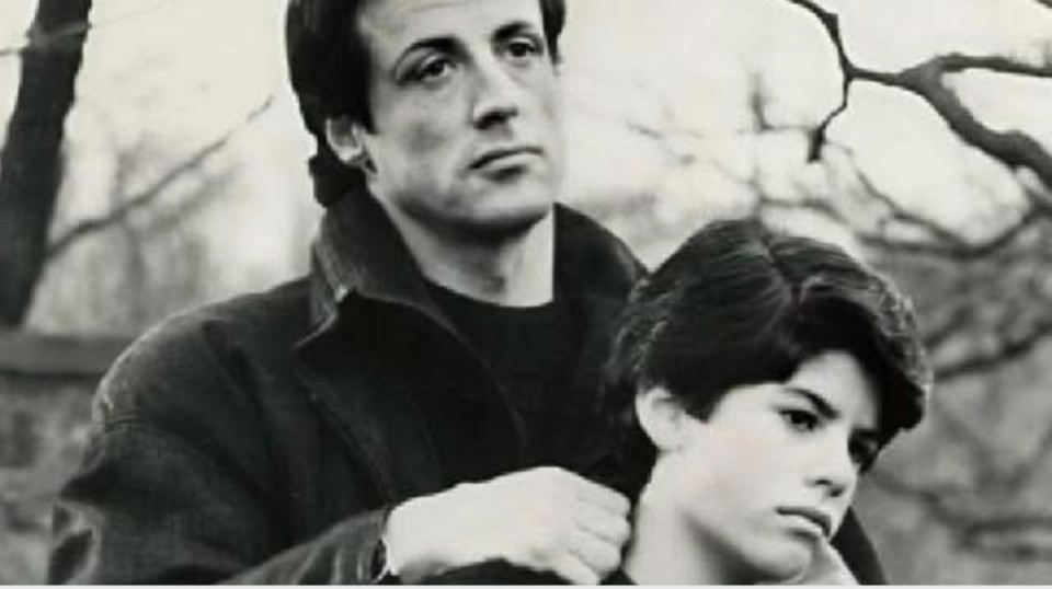 💔 „Nincs nagyobb fájdalom, mint elveszíteni egy gyermeket” – mondja Sylvester Stallone, miközben végre őszintén beszél fia, Sage szívszorító veszteségéről 🕊🎬 Olvasd el a hozzászólásokban a megható tisztelgést a szeretet, a gyász és az emlékek előtt, amelyek soha nem halványulnak el!👇👇👇