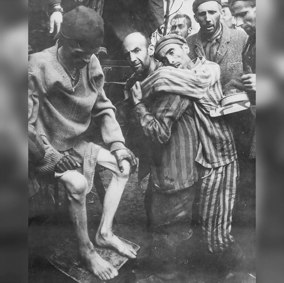 Anton zsidó származású volt, és Németország egyik leghíresebb pékségének tulajdonosaként vált ismertté. Amikor megkérdezték tőle, hogyan élte túl a holokauszt borzalmait, mindig elmesélte ezt a történetet:*„Tudod, miért vagyok még ma is életben?Amikor fiatal kamasz voltam, a nácik felszállítottak minket egy Auschwitzba tartó vonatra. Egész nap étlen-szomjan, meleg ruha nélkül utaztunk. Kint sűrűn hullott a hó, a hideg elviselhetetlen volt. A halál ott ólálkodott a vagon minden sarkában.Mellettem egy idős ember ült, reszketve, didergőn, a fagyhalál szélén. Én magam is majd megdermedtem, mégis újra és újra megfogtam a kezét, dörzsöltem az arcát, a lábát. Egész éjjel átölelve tartottam, beszéltem hozzá, biztattam, hogy ne adja fel.Amikor felkelt a nap, szívszorító látvány fogadott: mindenki más megfagyott a vagonban. Egyedül mi ketten maradtunk életben – ő és én.Ő azért élte túl, mert én melegítettem.Én pedig azért, mert őt életben tartottam.”*Ánton mindig így vonta le a tanulságot:„A túlélés titka, hogy felmelegítsük mások szívét. Amikor meleget adsz, visszakapod. Ha segítesz valakinek élni… önmagadat is élteted.”