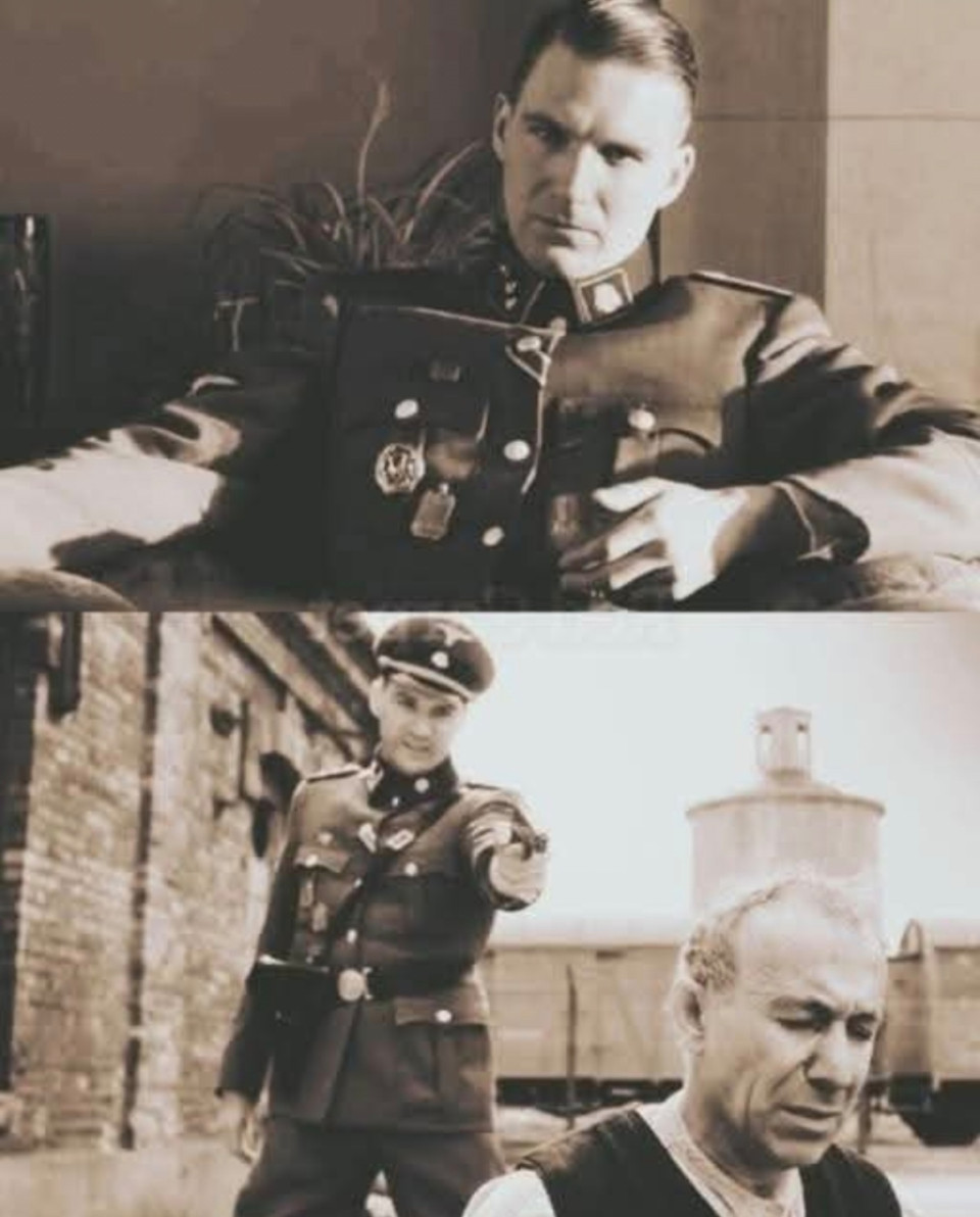 Amikor Ralph Fiennes 1992-ben belépett Schindler listája meghallgatására, senki sem sejtette, mi fog történni – legkevésbé Steven Spielberg.Fiennes, a klasszikus színházban képzett brit színész, lágy hanggal és kimért modorral, egyáltalán nem tűnt fenyegetőnek.De amikor elkezdte játszani Amon Goeth náci parancsnokot, valami megváltozott.A légzése lelassult, a tekintete megfagyott, és csend borult a terembe.Amikor befejezte, Spielberg nem tapsolt. Egyszerűen kiment.Néhány perccel később visszatért, sápadtan, és csak annyit mondott:„Azt hiszem, most találkoztam a gonosszal.”Fiennes nem akarta a szerepet.„Féltem tőle” – vallotta be évekkel később. – „Nem akartam abban az emberben élni.”Spielberg azonban meglátott benne valamit: egy nyugtalanító nyugalmat – a csendet, amelyet a kegyetlenség előz meg.A forgatás alatt Ralph a kamerán kívül is viselte az egyenruhát.Nem hiúságból, hanem mert „érezni akarta a súlyát, a rútságát.”Azok a holokauszttúlélők, akik ellátogattak a forgatásra, kerülték őt.Egy nő sírva fakadt, amikor meglátta:„Nem te vagy az… ő az. Túl hasonlítasz rá.”Az alakítása mesteri volt.De nyomokat hagyott benne.„Undorított, milyen könnyen előjöhet a kegyetlenség” – mondta. – „Évekig velem maradt.”Hollywood megpróbálta a kifinomult gonosz szerepeibe skatulyázni, de ő ellenállt.„A titok az egyetlen hatalom, ami egy színésznek megmarad.”Így ugrált a szörnytől a szerelmesig, a költőtől a gyilkosig, a kémig, a papig.Aztán jött Voldemort nagyúr.Először nevetett az ajánlaton: „Nem szeretem a fantasyt.”Csak akkor fogadta el, amikor rájött, hogyan teheti igazivá:„Nem akartam karikatúrát. Azt akartam, hogy olyan legyen, mintha a halál megtanult volna járni.”Kígyókat tanulmányozott, hogy elsajátítsa mozdulataikat, és úgy beszélt, mintha üvegen keresztül lélegezne.Daniel Radcliffe ezt mondta:„Amikor Ralph belépett a díszletbe, nem volt szükség különleges effektekre – a levegő egyszerűen megfagyott.”A kamera mögött Fiennes épp az ellentéte a szerepeinek.Verseket ír, kerüli a telefonokat, és a csendet keresi.„A hírnév zaj. Én a csendet szeretem.”Ralph Fiennes nem a gonoszt játssza el.Darabokra szedi, megérti, és emberi formában adja vissza a közönségnek.Mert az igazi borzalom – ahogy ő is megmutatta –nem kiabál.Suttog.