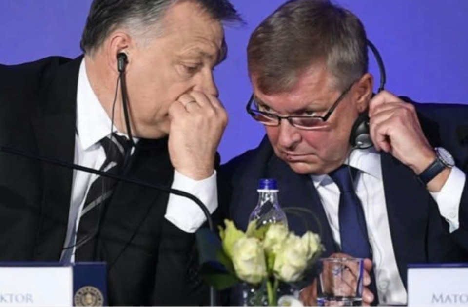 Márki-Zaj Péter írása<br />MOST KELL CSELEKEDNI, ÉS NEM A VÁLASZTÁSOKTÓL VÁRNI A CSODÁT!🇭🇺<br /><br />Senkinek ne legyen kétsége afelől, hogy a Matolcsy-ügyet is el fogják húzni a választásokig, és ha Orbán marad, akkor örökre el is síkálják.<br /><br />Pont úgy, mint az összes többi korrupt fideszes fosztogatását.<br /><br />A Telex több forrásból is megerősítette, hogy Orbán még márciusban személyesen találkozott Matolcsyval, néhány nappal azután, hogy az Állami Számvevőszék feljelentést tett a jegybank alapítványainak ügyeiben.<br /><br />Másnap már Matolcsy fia próbálta elsimítani a dolgokat az MNB-alapítvány legnagyobb külföldi partnerénél, mondván, hogy itt „minden törvényes”, mindenki maradjon csöndben, mert itt senkinek nem lesz semmi baja...<br /><br />És ne legyenek illúzióink, valóban senkinek nem lesz itt semmi baja!<br /><br />Orbán és Matolcsy régóta egymás piszkos ügyeinek fedezői. Tudják egymás titkait, együtt gazdagodtak, együtt keverték a kártyákat. Ezért nem lesz valódi nyomozás ebben az ügyben sem.<br /><br />Ahogy a Schadl-Völner ügy is csak egy nagy színjáték, úgy nem fog a haja szála sem görbülni sem a vej Tiborcznak, sem a haver Lölőnek, sem a feltaláló Rogánnak, és nem felel majd a főúri hóbortjait rendületlenül űző Lázár sem, pedig egy-egy ügyük is bőven elegendő lenne ahhoz, hogy börtönbe kerüljenek, mind…<br /><br />Túl sokat tudnak ezek egymásról, és éppen ezért egyiküknek sem érdeke, hogy az igazság kiderüljön, nemhogy valódi vizsgálati fázisba jusson bármelyik ügy is.<br />Mert az még lavinát indítana el, és akkor kő kövön nem maradna.<br /><br />Összegezve tehát: itt nem reménykedni kell a következő választásban, hanem szervezetten és egységesen már most ellen kell állni ennek a kontrollját vesztett, hatalomittas, korrupt bagázsnak!<br /><br />Olyanok ők, akik az elkövetkező időszakban az orosz propagandistáikkal karöltve fogják még inkább manipulálni, félelemben és lelki-szellemi leuralásban tartani ezt az országot, miközben - látjuk - amit még lehet, most is ellopnak.<br /><br />A tét nem kevesebb, mint a haza sorsa!<br /><br />Ha már sokakban nincs is erő önmagukért kiállni és küzdeni, legalább azt ne hagyjuk, hogy gyermekeinknek és unokáinknak egy orosz mintájú barakkban kelljen felnőniük, ahol egyetlen „törvény” lesz. Az, amit Orbán vagy valamelyik jövőbeli pártbeli csicskája álmatlan éjszakáin kiötöl.<br /><br />Most kell cselekedni és folyamatosan! Nem pedig majd kétszáz-nemtudomhány nap múlva várni a csodát!<br /><br />Ha most nem cselekszünk, nem lesznek csodák!<br /><br />ÉBRESZTŐ, MAGYARORSZÁG!🇭🇺