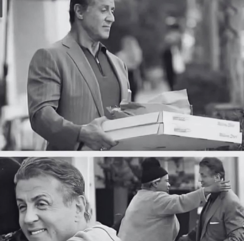 Egy népszerű Beverly Hills-i étterem előtt Sylvester Stallone észrevett egy hajléktalan családot: egy anyát és két gyermeket, akik a közeli bank lépcsőjén ültek, csendben várva, hogy valaki segítsen rajtuk.Miután Stallone bement az étterembe és leadta a rendelését, nem tudta kiverni őket a fejéből. Amikor kijött, a kezében nemcsak a saját vacsorája volt – hanem egy plusz pizza is. Odament hozzájuk, leült melléjük, és velük együtt evett. Nem sietett, nem tett úgy, mintha szívességet tenne. Egyszerűen csak ott volt – emberként az emberek mellett.Csendben adott át az anyának annyi pénzt, amennyi elegendő volt néhány éjszakára egy szállodában, és ételre a gyerekeknek. Megkérte egy barátját, hogy később nézzen rájuk, biztosan megkapják-e mindazt, amire szükségük van.Idővel az anya munkát talált, újra talpra állt, és a gyermekei visszatérhettek az iskolába.Nem volt hírverés, nem készült fotó, csak egy pillanatnyi jóság, ami örökre megváltoztatta egy család életét.✨ Minden apró figyelmesség képes egy jövőt átformálni.