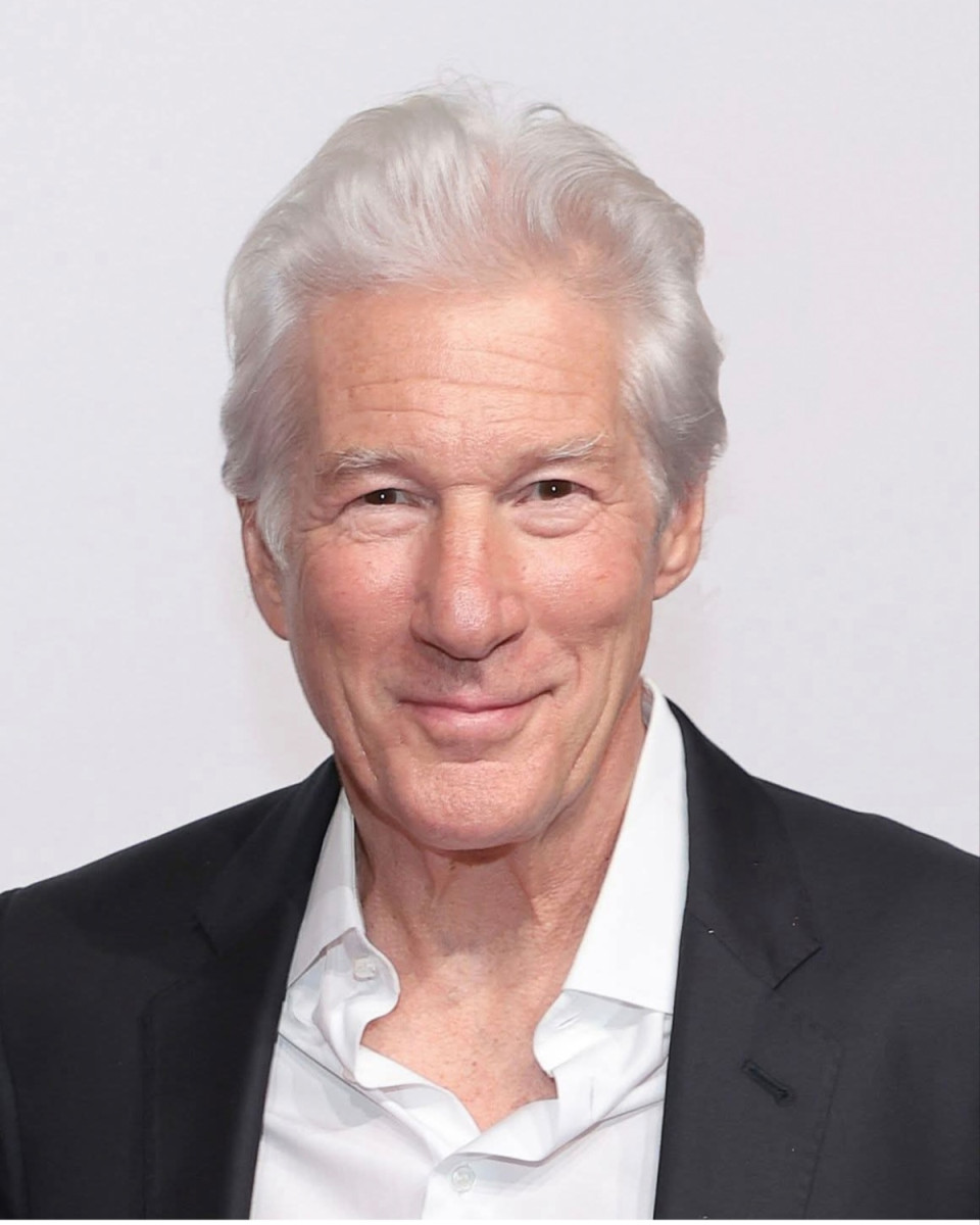 Gyönyörű üzenet Richard Gere-től... "Nincs idő semmi másra.Ez az élet, és senki sem menekülhet el élve ebből a világból.Még van idő, szóval élj, kérlek, holnap már nem lesz.Egyél, amit akarsz, sétálj a napon,zuhanyozz le a tengerben.Mondd el az igazat, amikor érzed.Légy őrült, légy buta. Légy furcsa.Légy önmagad, nincs időd semmi másra."