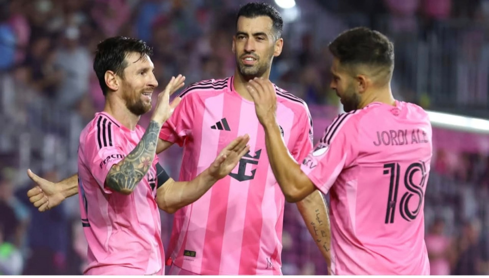 Az Inter Miami sztárja, Lionel Messi egy interjúban elmondta, nagyon boldoggá tenné őt, ha két régi harcostársát, Jordi Albát és Serigo Busquets-et hozzá tudná segíteni ahhoz, hogy karrierjük utolsó meccsén elhódítsák a bajnoki serleget az MLS-ben:"Nagyon örülnék neki, ha ez sikerülne. Remélem, hogy egy bajnoki címmel, a lehető legjobb módon zárják le a karrierjüket. Ez egy nagyon-nagyon szép emlék lenne számukra. Méltó lenne hozzájuk, hogy így búcsúzzanak a nagyszerű karrierjüktől. Számtalan trófea után egy utolsóval. Jó érzéssel vonulhatnának vissza, az MLS bajnokaiként. Ez egészen különleges lenne."