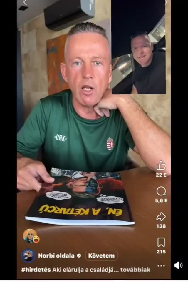 Imádom ahogy ekézi!😂😂😂